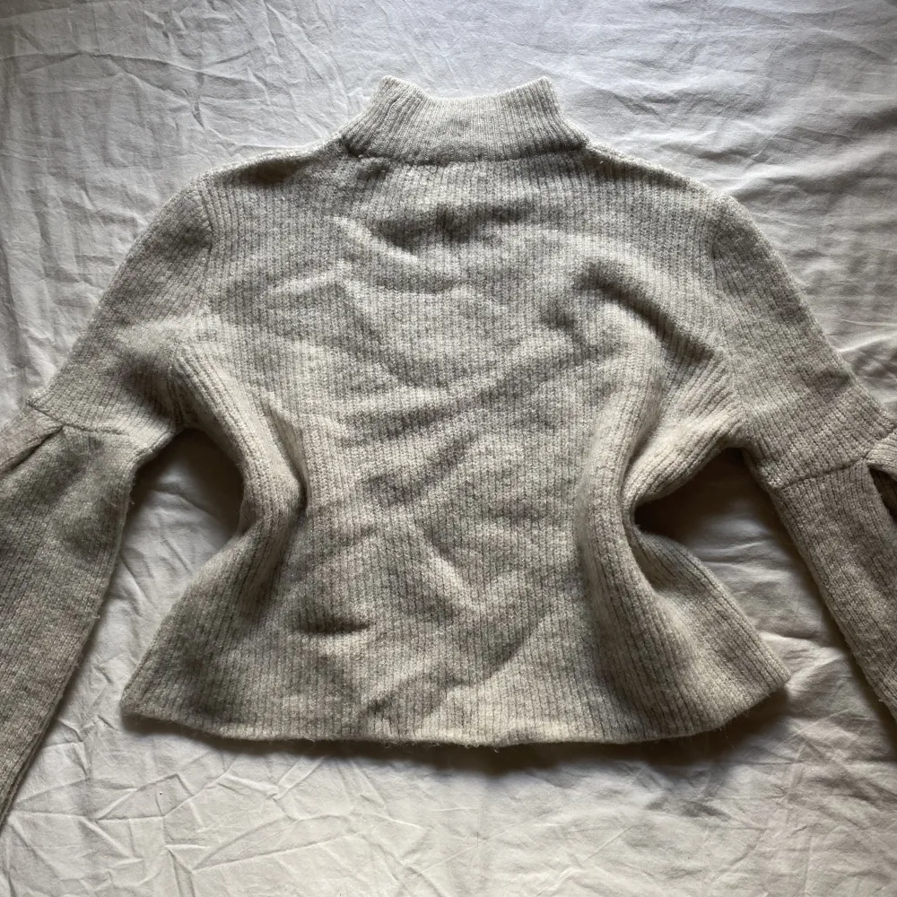 En supermysig tröja till hösten💞bra skick och kommer ifrån Divin knit 🫶. Stickat.
