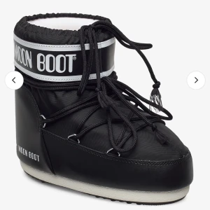 moon boots - säljer mina moonboots💓 de är använda men de är ändå i bra skick bara att snörena är lite förstörda💓kom privat för fler bilder💓säljer pga att de inte kommer att komma till användning mer💓