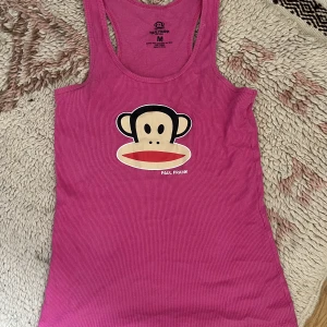 Y2k linne - Jättesnyggt Paul Frank linne. Står att det är M men skulle säga att den passar S också! 