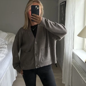 Finstickad tröja - Finstickad tröja från H&M, köpte förra vintern men fortfarande lika fin i materialet 😍 Stl S