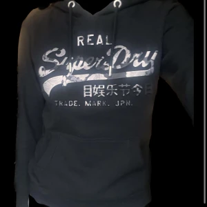 Superdry hoodie - Bara använt ett fåtal gånger. Mycket bra skick.