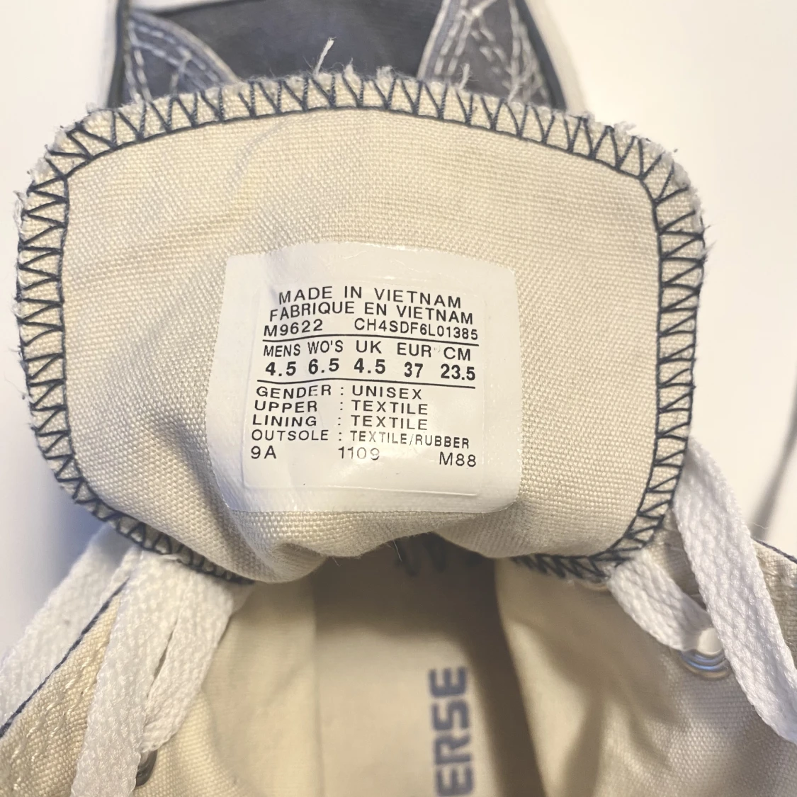 Mörk blåa converse  - 91