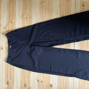 Kostym byxor - Svarta kostym byxor från shein, storlek S. 50kr