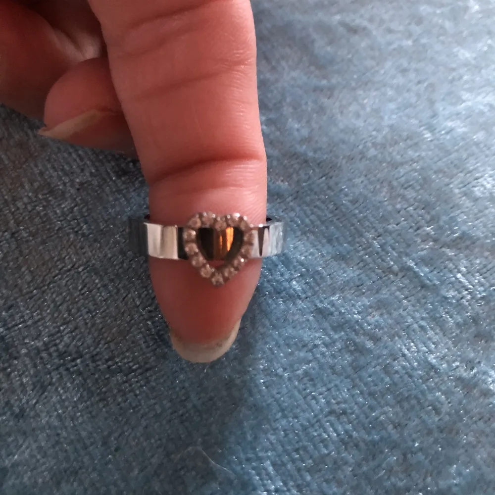 En helt oanvänd ring från Edblad  Stl 16 cm . Accessoarer.