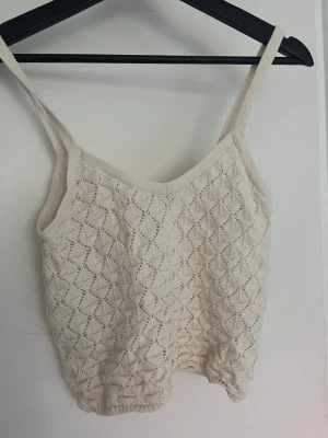 Stickat linne  - Stickat linne från mango som jag bara använt en gång. 