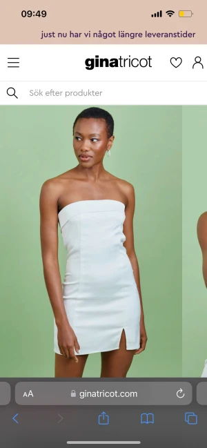 Vit satin klänning - Klänning från ginatricot, köpt i våras och använd en gång. Säljer för 250kr