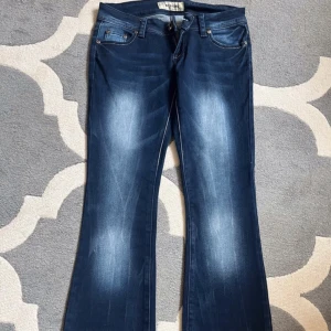 Bootcut jeans  - Jättesnygga Bootcut jeans från Wild girl i stl S💕