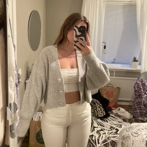 Stickad kofta - Jätte mysig stickadkofta ifrån ginatricot stl S. 