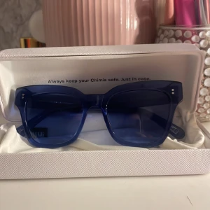 Chimis  - Hej,har valt att sälja mina äkta chimis i färgen acai i modellen 005 Dom är jätte fina inga defekter eller något,man får med fodralet. Väldigt bra pris🌟