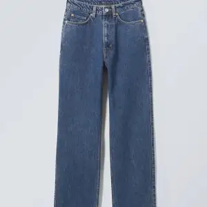 Jeans från Weekday, använda endast fåtal gånger. Nypris 590kr säljer för 250 + frakt💗 går att diskutera pris vid snabb affär. 