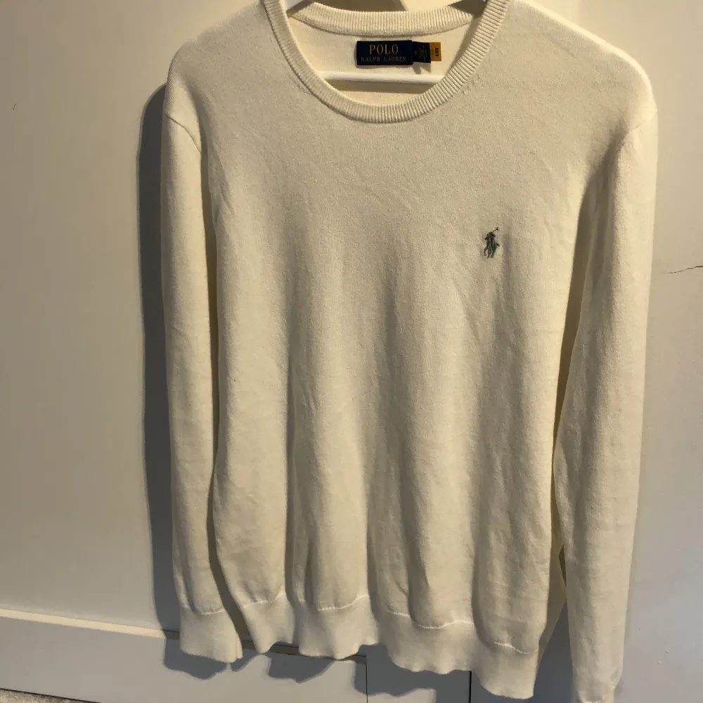 ❗️Sprillans ny Polo Ralph Lauren sweatshirt i 10/10 skick! ❗️Den här tröjan är perfekt nu inför för vintern men passar alla årstider ändå. Inga deffekter.. Stickat.