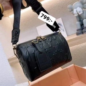 Väska  - Ny k•pia L•V väska med mycket bra kvalitet  799:- plus porto 