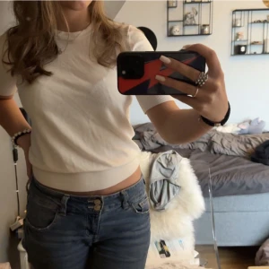 Stickad T-shirt  - Stickad T-shirt från zara i storlek S🩷Säljer pågrund av att den inte kommer till användning🩷