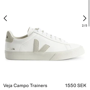 Veja skor  - Dessa jätte fin veja skor köpt för några månader sen, andvänt sparsamt men har några defekter kom privat för fler bilder 😊