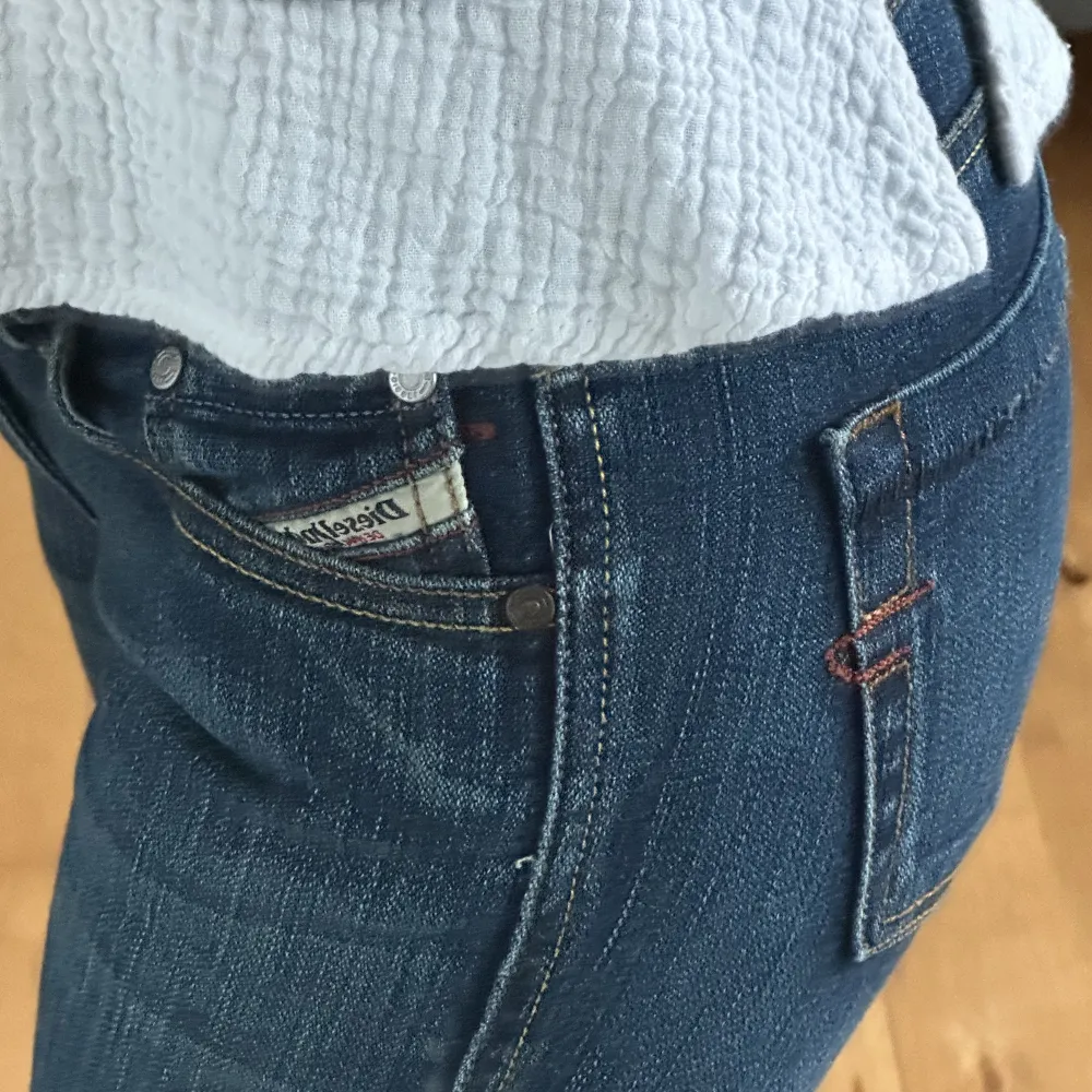 Lågmidjade Diesel jeans i stl 34/32 (25/32). Super snygga bootcut med prislappen kvar. Skriv för fler bilder🌸. Jeans & Byxor.