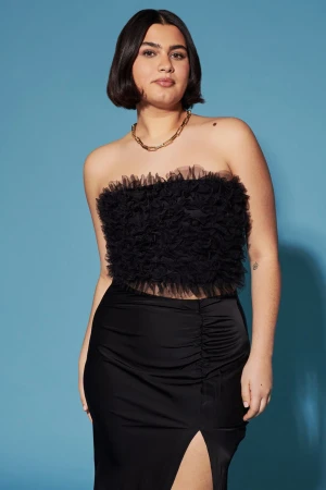 Tub topp, GinaTricot  - En snygg tub topp från Gina Tricot i storlek M. Tyvärr aldrig kommit till användning, så den är i nyskick. 