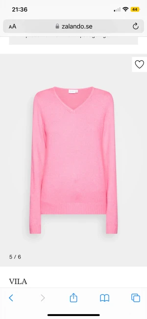 Stickad tröja - Säljer denna stickade tröja från Vila. Inga tecken på användning. Skriv privat för frågor eller bilder.