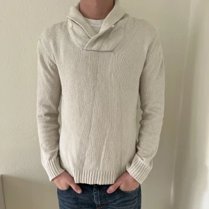Stickad tröja - Vi säljer nu en schysst stickad tröja perfekt till hösten och vintern.