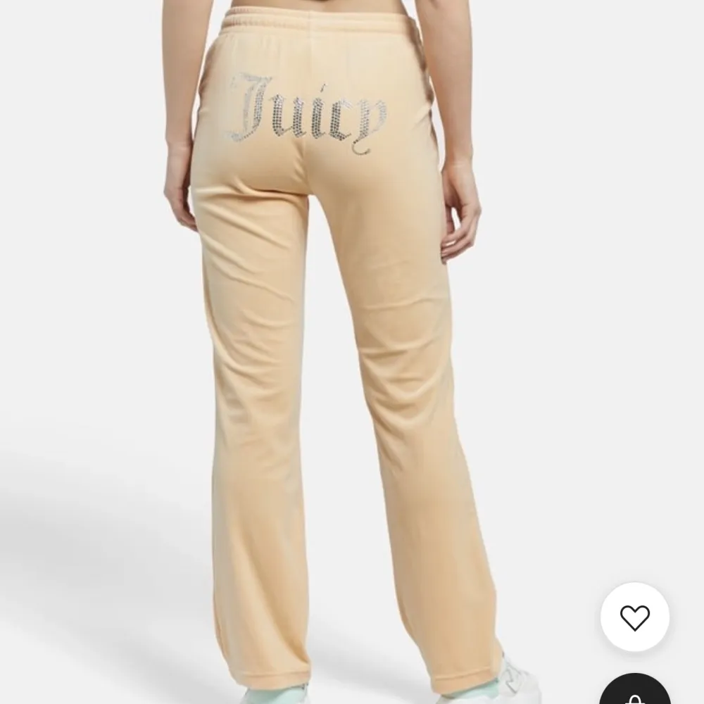 Jättemjuka Aprikosa juicy couture byxor i strl L, passar även M. Endast testade! ❤️. Jeans & Byxor.