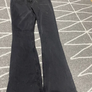 Low Boot  - Jeans från lager 157 har aldrig haft på mig de för att dem e för stora på mig,inget fel på den