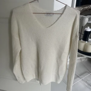 Stickad tröja  - Stickad tröja från Only. Storlek S. Använt få gånger! 