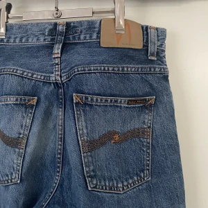 Nudie Jeans - Nudie Jeans.  Modell: Sleepy Sixten Färg: Friendly Blue  Köpta för 1400 kr