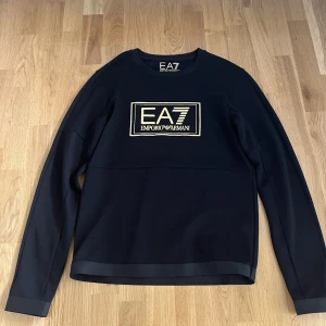 Ea7 shirt - Ea7 tröja. Svart. Bra skick