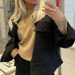 Stickad tröja  - Fin beige stickad tröja💕