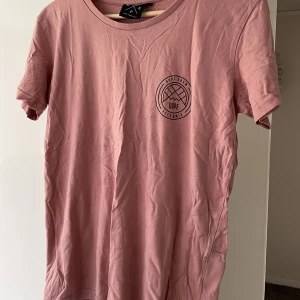 T-shirt  - Rosa dope t-shirt🤍