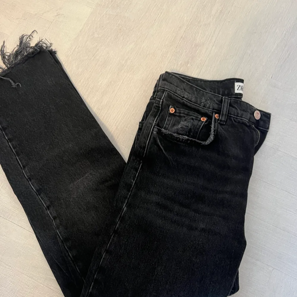Zara jeans storlek 36, säljer pga används inte, bra skick. Jeans & Byxor.
