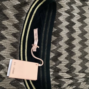 Kjol från rue de femme xl  - En ny fin kjol från rue de femme storlek XL  