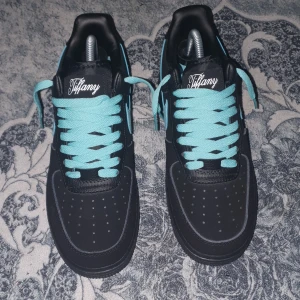 Nike af1 tiffany  - Riktigt fin använd 1 gång säljer för den är för liten finns i Trollhattan fraktar även köparen står för frakt kommer med box 