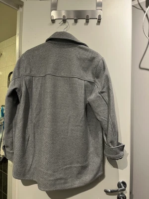 Höst kappa - Tjock i materialet, Strl S men skulle mer säga M