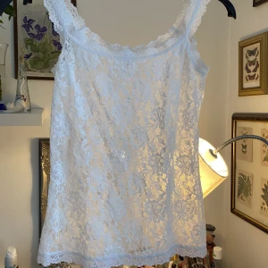 Spetslinne - Jättegulligt vitt Spetslinne helt oanvänt💕