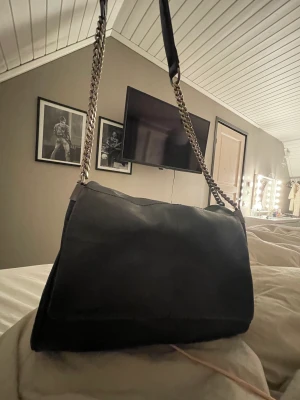 Zara Väska - Rymlig o snygg väska från Zara! 