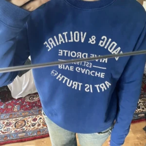 Zadig & voltaire tröja - Snygg zadig & voltaire tröja, uppskattad strl: S 💓perfekt nu till hösten. Passa på nu när det är gratis frakt! 💓