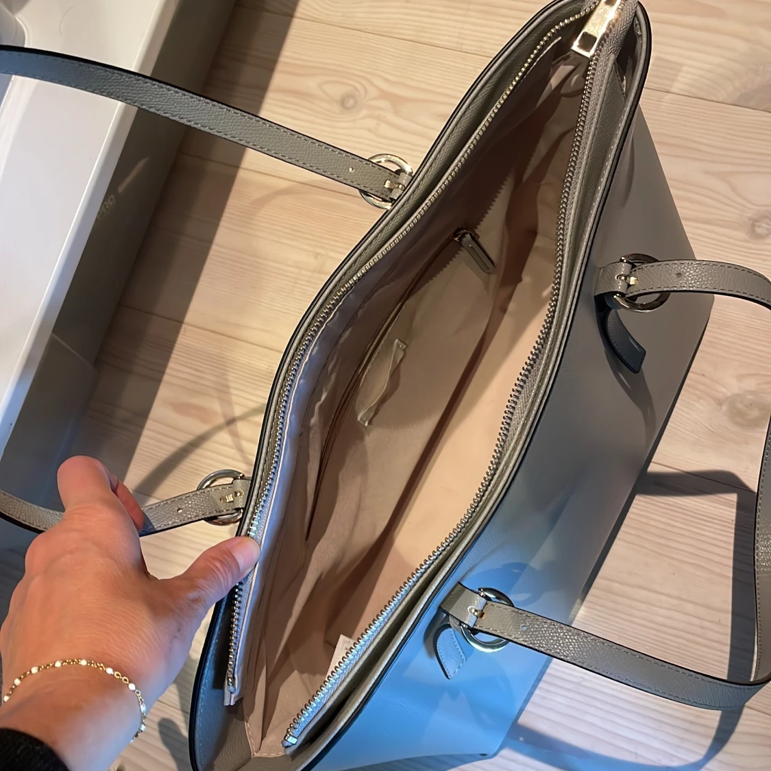 Väska grå axelremsväska - 90