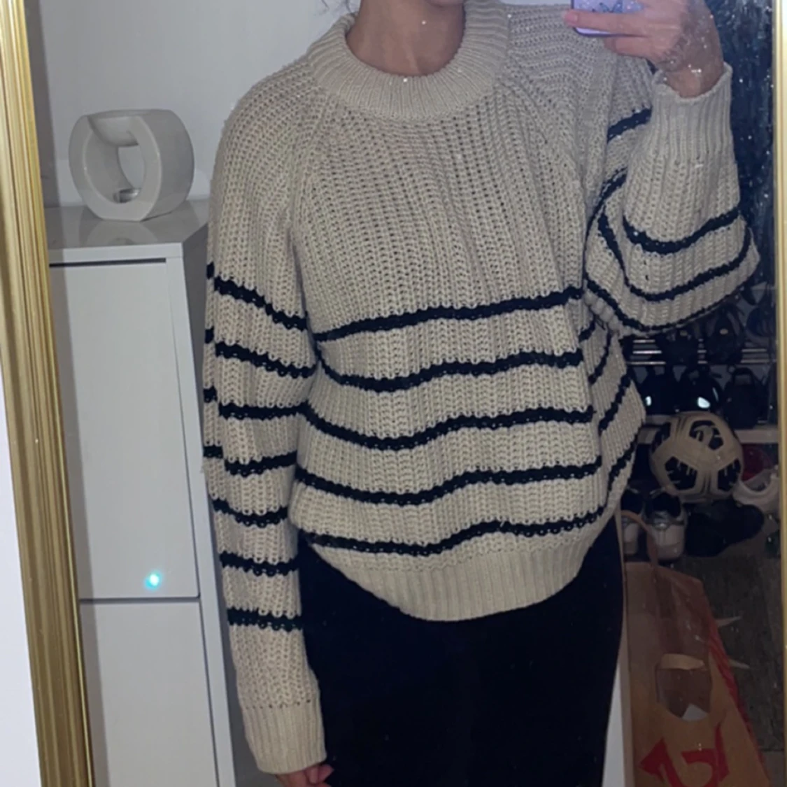 Stickad tröja randig