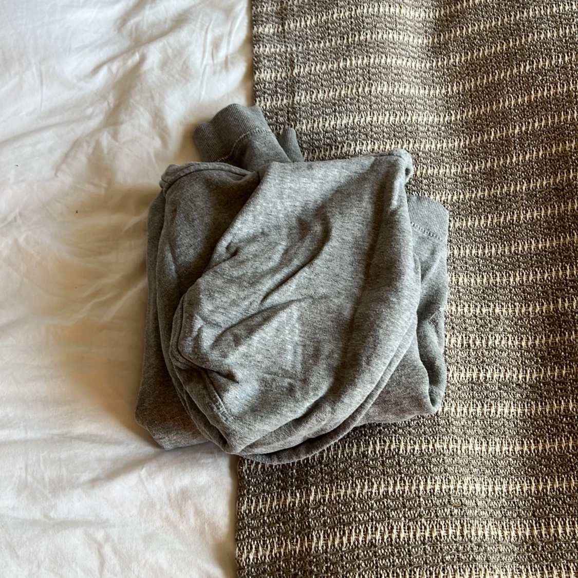 Grå hoodie  - 90