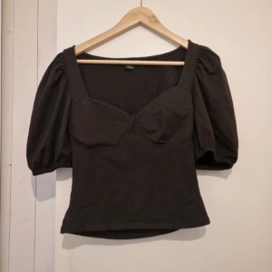 Topp - Aldrig använt, helt ny utan prislapp. Sitter jättefint på 😍