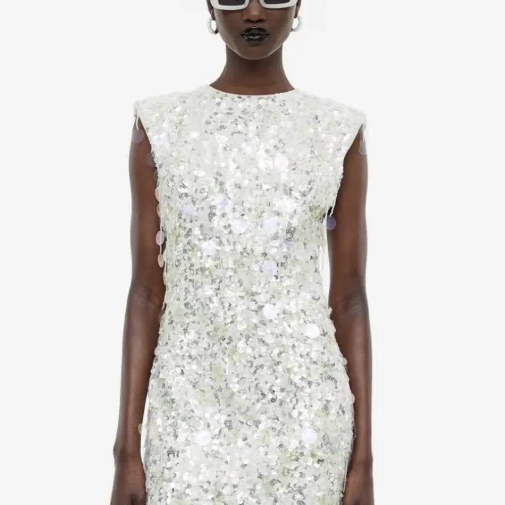 Söker denna klänning från H&M i stl XS. Klänningar.
