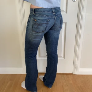 Lågmidjade jeans - Strl S, jag är 161. Midja 38 cm, innerben 75 cm 🙌🏼🎊 250kr + frakt( gärna med köp nu!