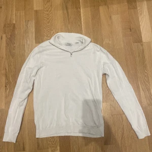 Jack n Jones tröja - Jack n Jones tröja som är i bra skick och är använd ett antal gånger, det är en halfzip,