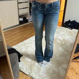 Ltb jeans - Säljer dessa jeans från ltb i modellen valerie, köpta i somras. Storlek 27x32