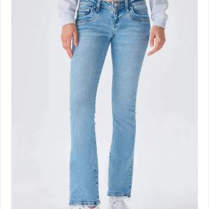 Säljer mina ljusblå ltb jeans i storlek 27/32😊 gott skick och slutsålda överallt nypris 800kr PRIS GÅR ATT DISKUTERA