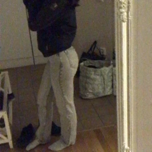 Jeans - Gråa jeans som inte kommit så mycket till användning eftersom att dom är lite för små (köparen står för frakten)❤️