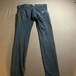 Nya Freddy byxor i blå/ jeans färg  - Priset kan diskuteras vid snabb affär 