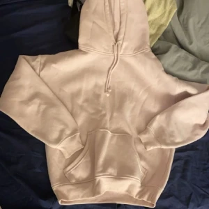 fin rosa hoodie  - skit snygg trendig hoodie från bikbok 