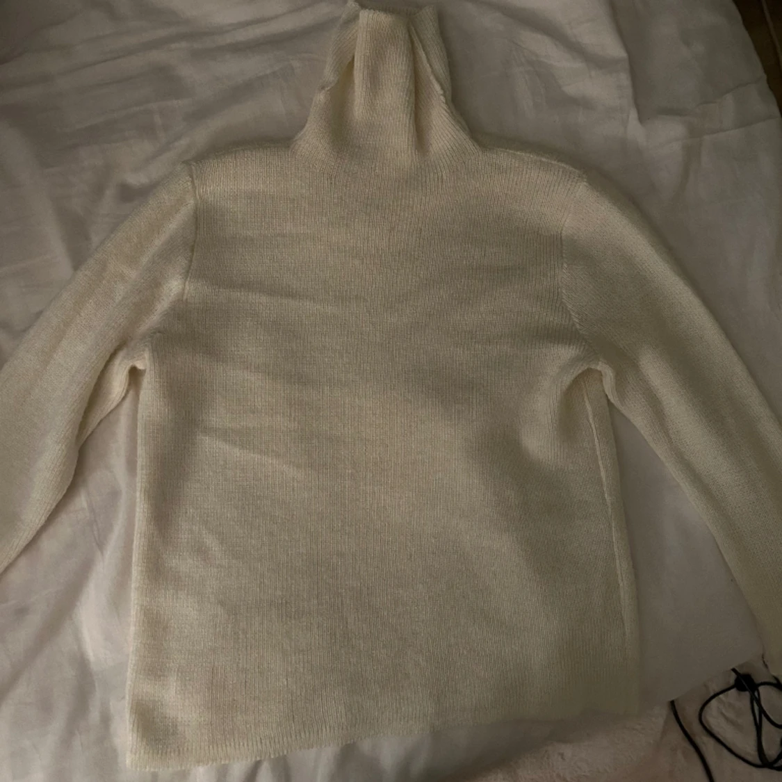 Vit stickad tröja med krage - 90