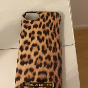 Ideal of sweden skal - Säljer ett ideal of sweden skal till iphone 7/8 . Inga defekter eller skador förutom på innersidan men det påverkar ingenting😊